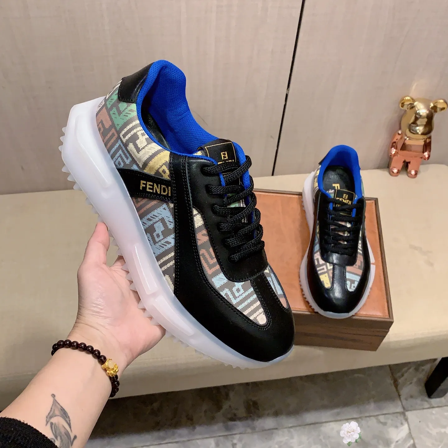 Men's Men's Shoes💰460💰💰🎩🎩[Lightning][Lightning] "FENDI*" The latest and most popular casual sports shoes, top brand [Seduce] luxury ~ purchasing agent, top quality ~. [Strong] The upper is made of imported breathable cowhide with material ➕ breathable sheepskin feet (•) and fine workmanship. The original stylish and stylish soft rubber wear-resistant and non-slip outsole is light and comfortable on the feet. The real thing looks better when photographed in person. 012: code: 38-44, can be customized to 45, 2️⃣ colors available
